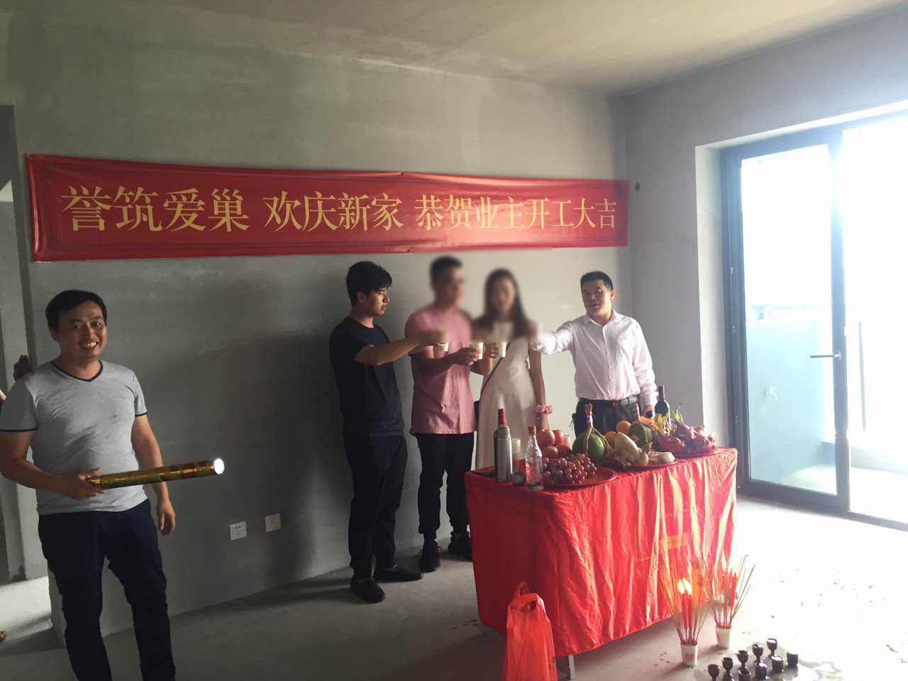 星河银湖别墅装修现场开工举杯同庆